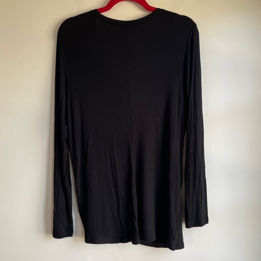 CAbi #3801 Reveal Twist Bottom Black V Neck Knit Tee Shirt Size M - Picture 5 of 7